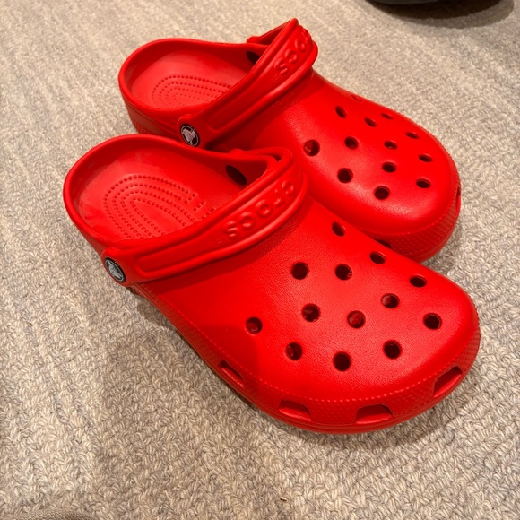 Red Crocs - Picture 4 of 7
